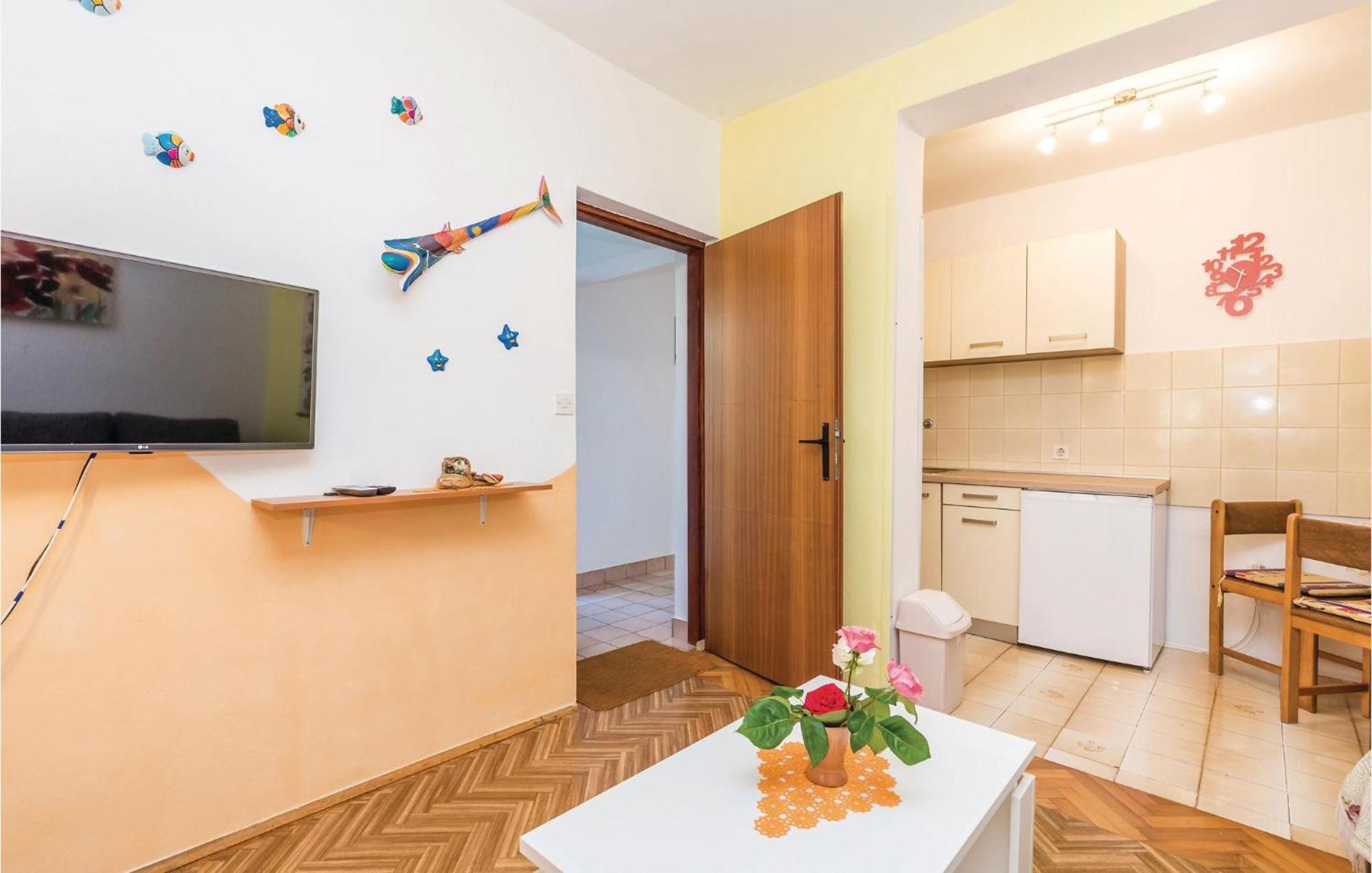 Stunning Apartment In Barbat-Rab With Wifi Barbat na Rabu Екстер'єр фото