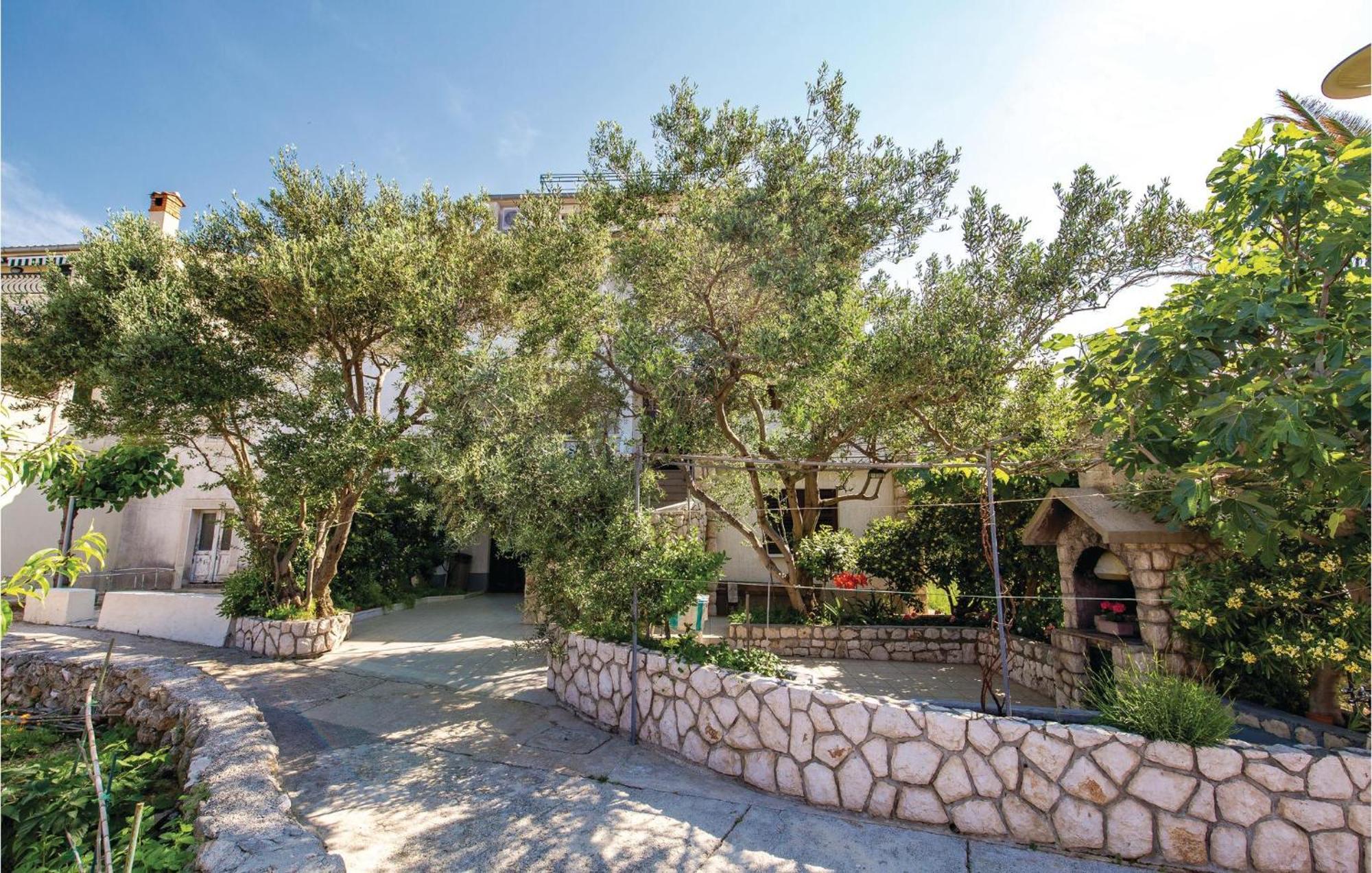 Stunning Apartment In Barbat-Rab With Wifi Barbat na Rabu Екстер'єр фото